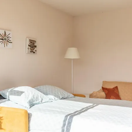 Les Hirondelles De La Plage Apartment Ares